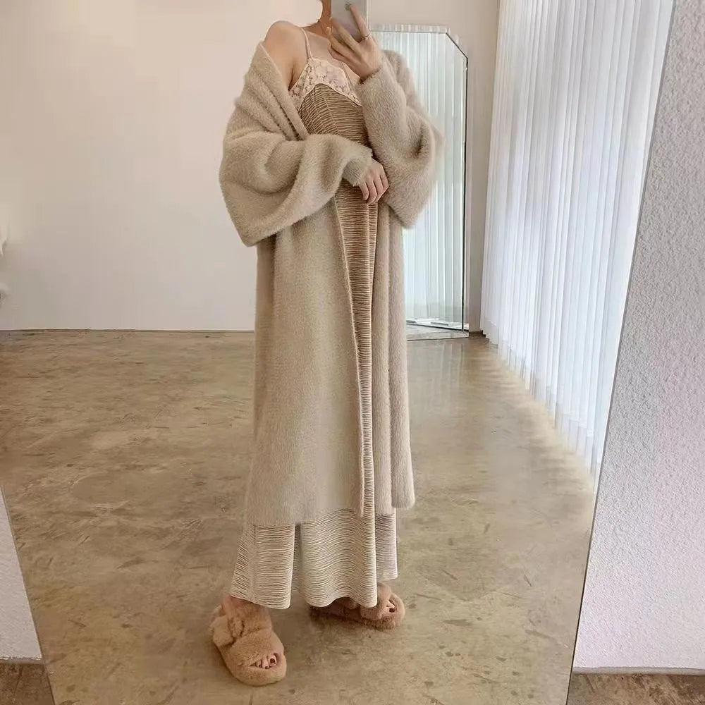 Langer Flauschiger Cardigan für Damen – Weicher Kaschmirmix in Neutralton