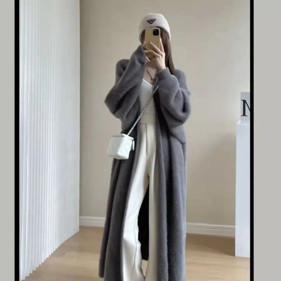Langer Flauschiger Cardigan für Damen – Weicher Kaschmirmix in Neutralton