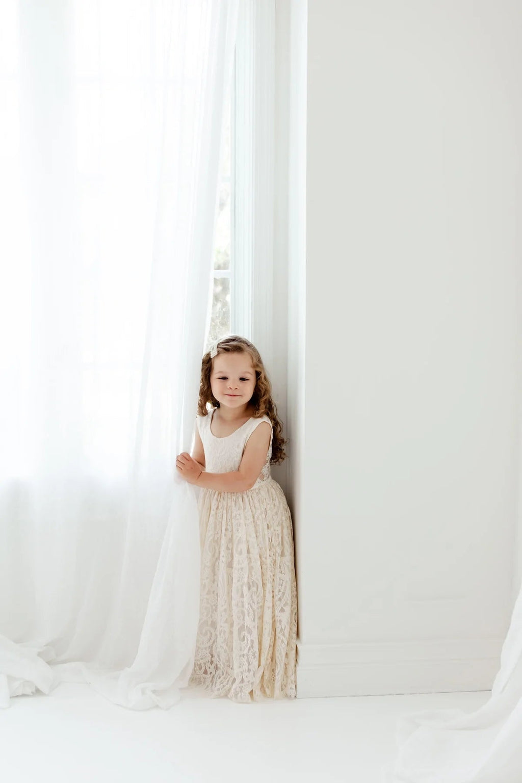 Mädchenkleid für Hochzeit oder Fest: Elegante Spitze & Tüll