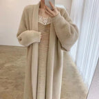 Langer Flauschiger Cardigan für Damen – Weicher Kaschmirmix in Neutralton