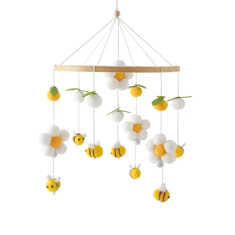 Holz-Wiegemobil mit Filz-Bären – Beruhigendes sowie Stilvolles Baby-Accessoire