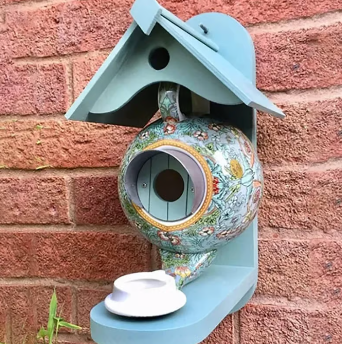 Buntes Vogelhaus – Ideal für den Garten