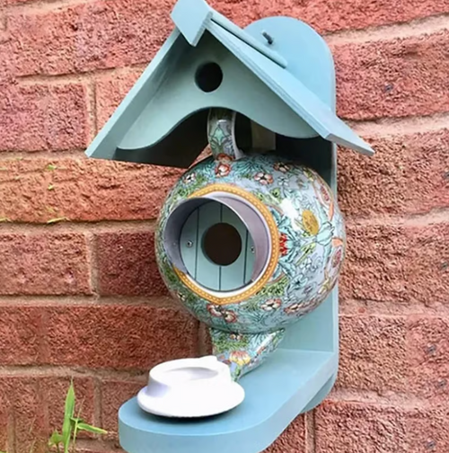 Buntes Vogelhaus – Ideal für den Garten