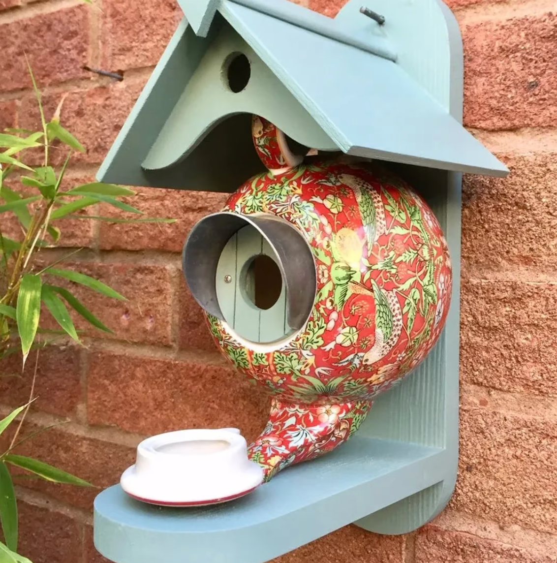 Buntes Vogelhaus – Ideal für den Garten