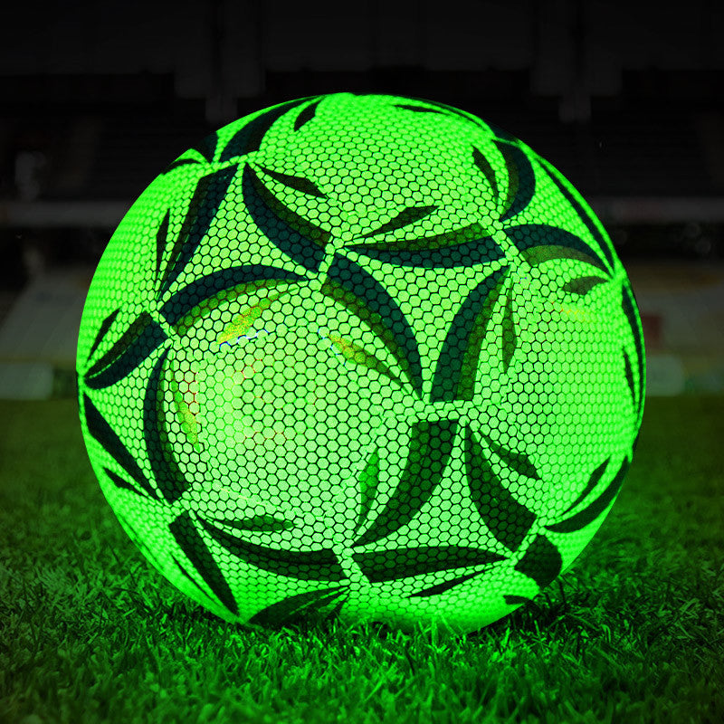 ReflectoKick Fußball – Reflektierend & Haltbar