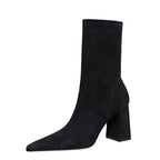 Stiefel mit Blockabsatz und spitzer Zehenpartie