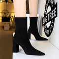 Stiefel mit Blockabsatz und spitzer Zehenpartie