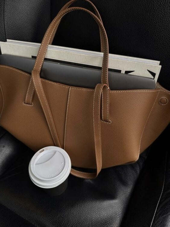 Elegance Tote – Luxuriöse Damenhandtasche inklusive großzügigem Stauraum