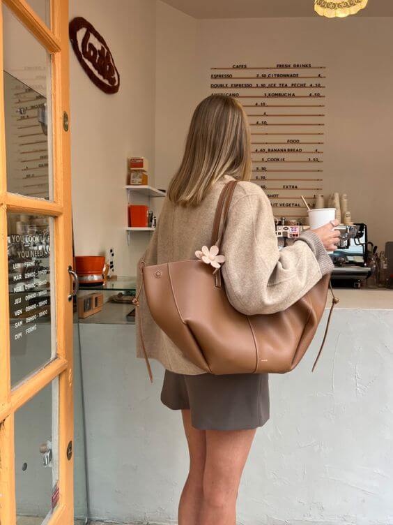 Elegance Tote – Luxuriöse Damenhandtasche inklusive großzügigem Stauraum