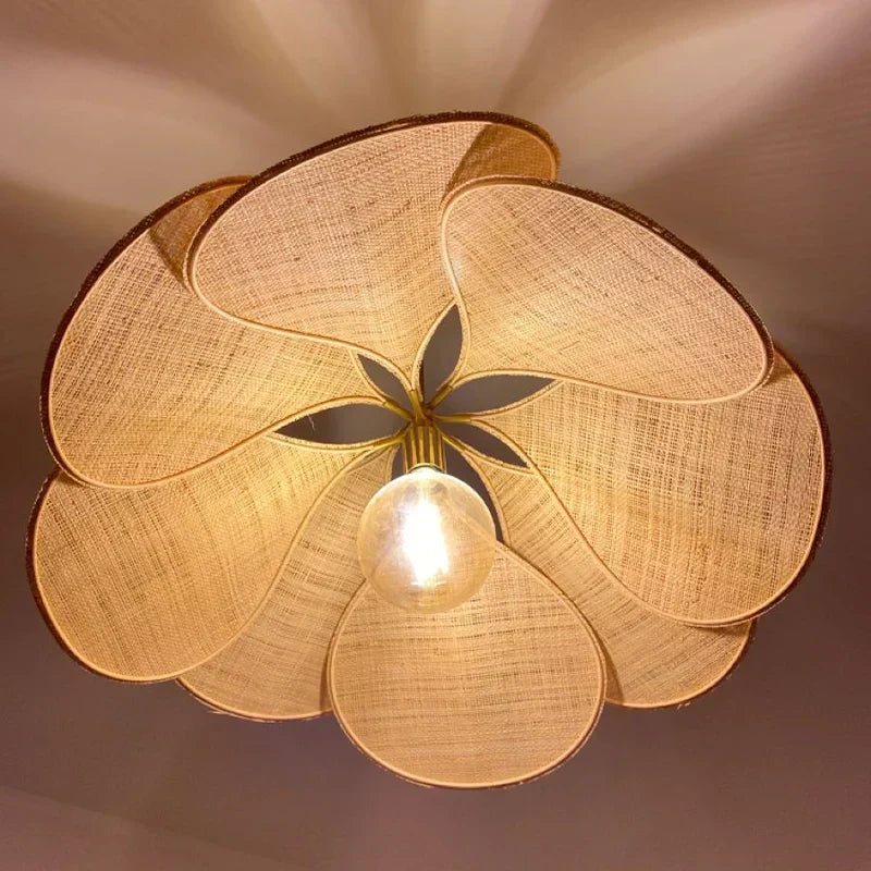 Blumenförmige Hängeleuchte – Natürliches Design sowie Stimmungsvolle Beleuchtung