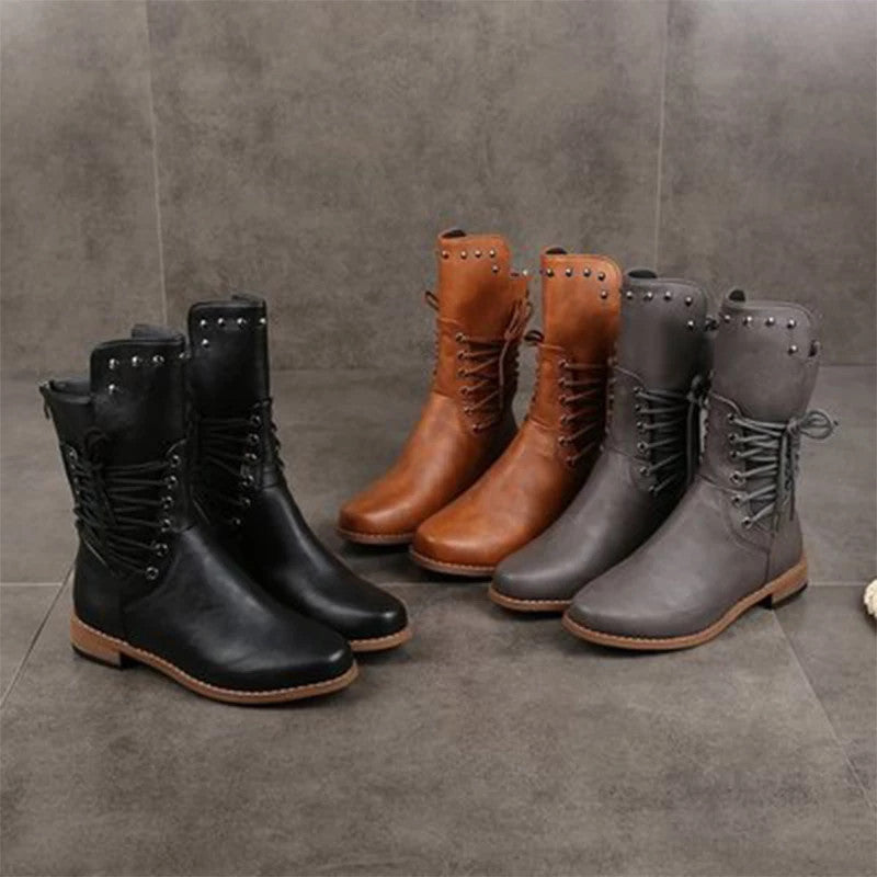 Stiefel mit Schnürung und Nieten