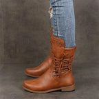 Stiefel mit Schnürung und Nieten