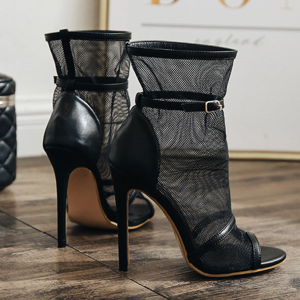 Stiefel mit Stiletto-Absatz und Peeptoe