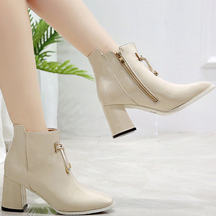 Stiefeletten mit Blockabsatz und spitzer Zehenpartie