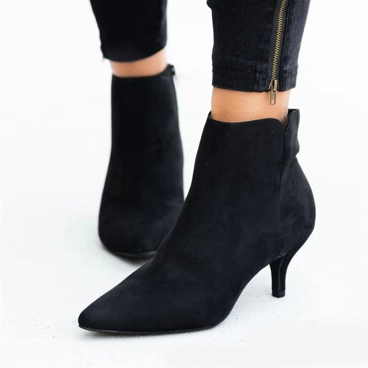 Stiefeletten mit Stiletto-Absatz und spitzer Zehenpartie