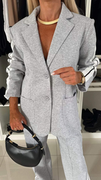 Eleganter Trainingsanzug inklusive Blazer – Stil trifft auf Komfort
