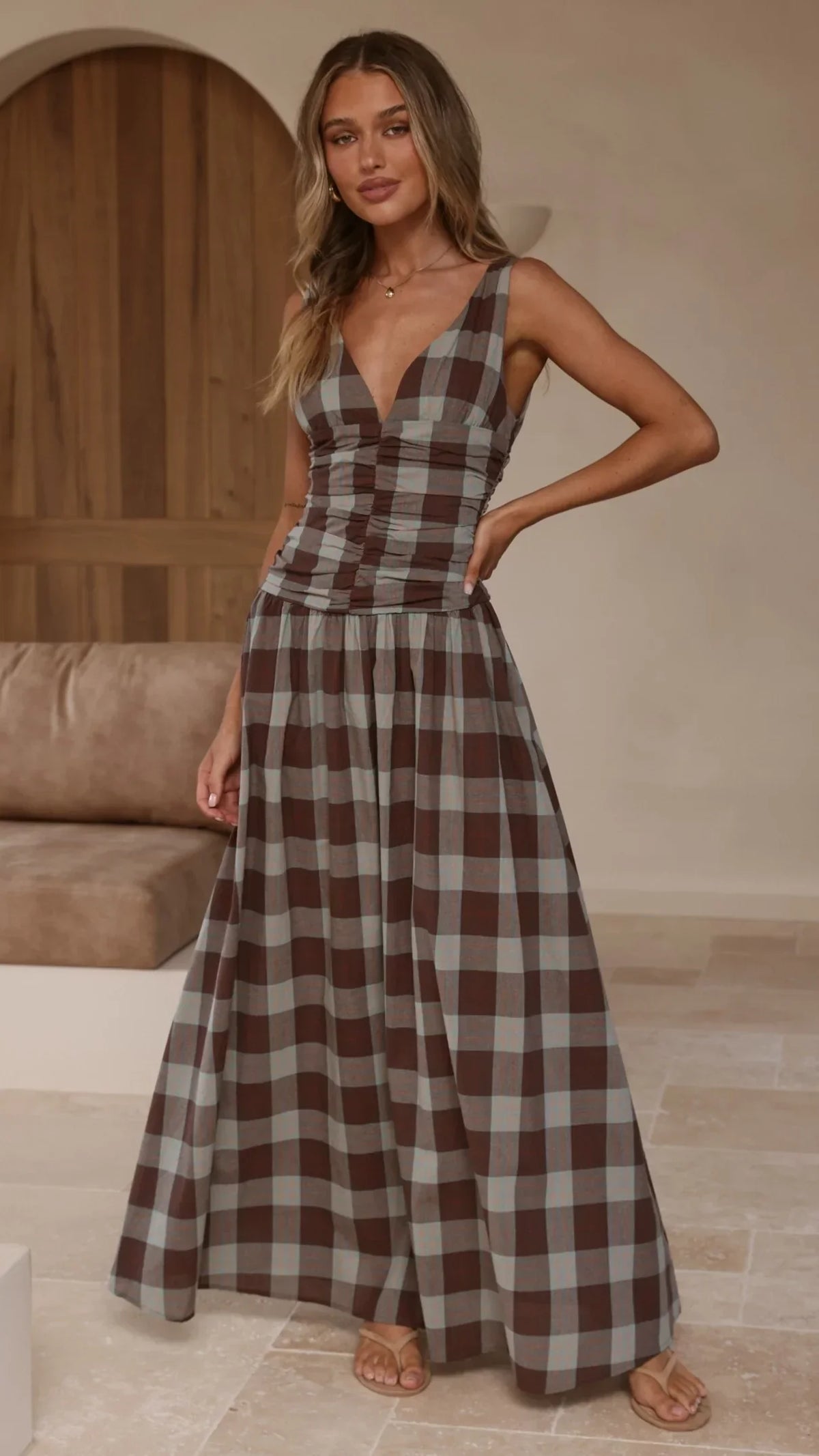 Damen Maxikleid mit Karomuster und V-Ausschnitt