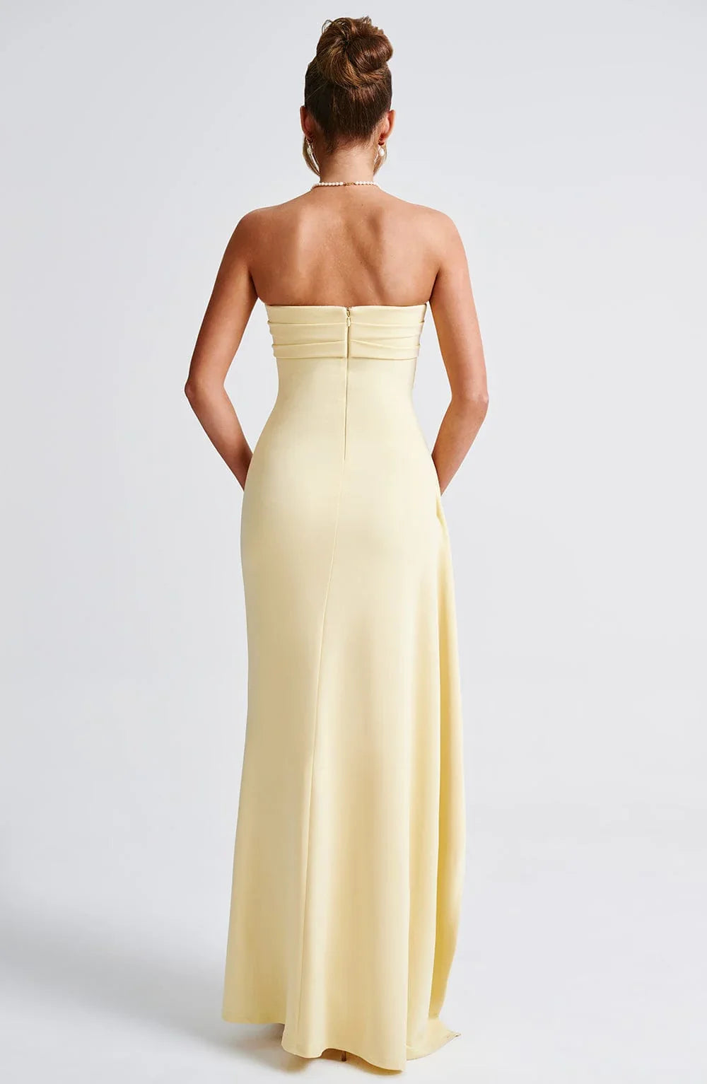 Zafira – Schulterfreies Maxikleid mit Beinschlitz und Falten