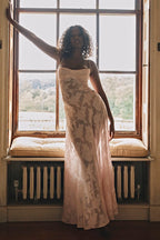 Damen Maxikleid mit Blumenapplikationen und Spaghettiträgern