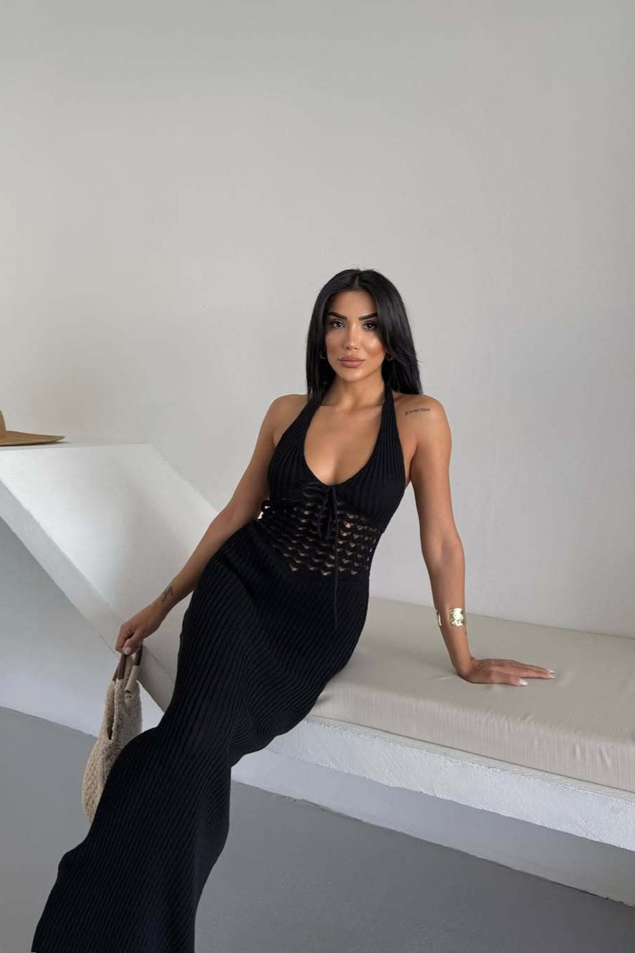 Rückenfreies Maxikleid mit Neckholder und Netzdetails