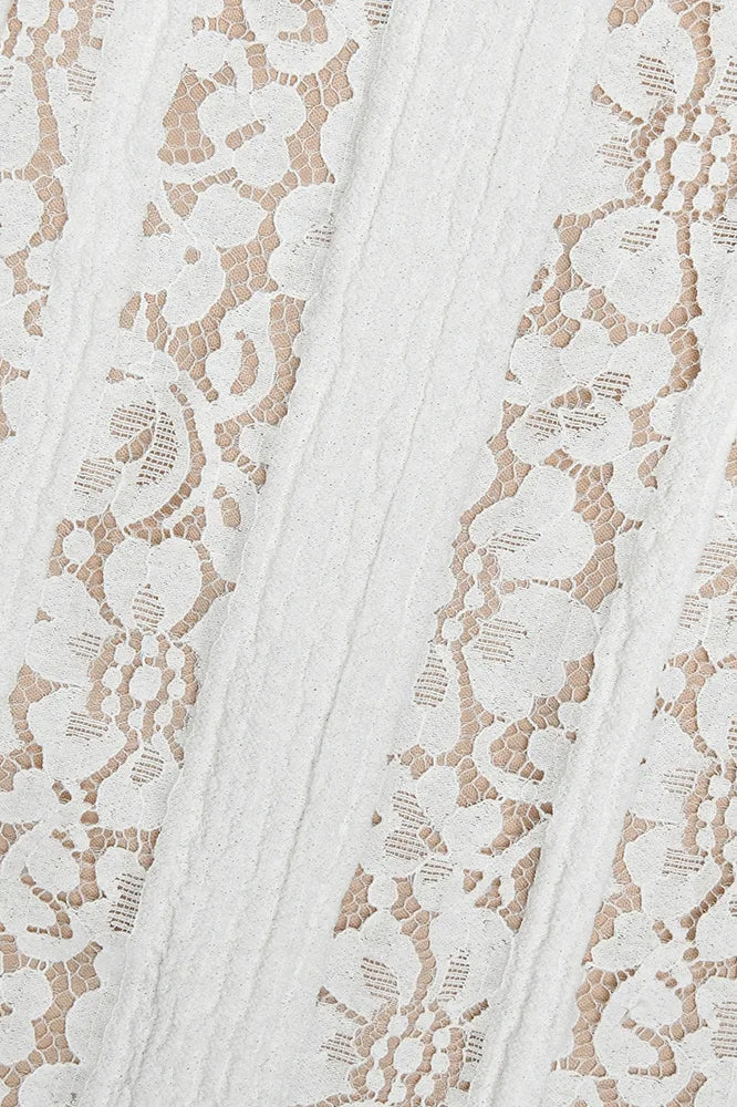 Schulterfreies Kleid mit Spitze