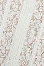 Schulterfreies Kleid mit Spitze