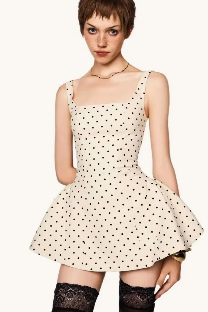 Minikleid mit eckigem Ausschnitt und Punktemuster