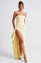 Zafira – Schulterfreies Maxikleid mit Beinschlitz und Falten