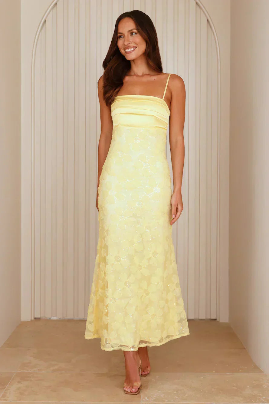 Satin-Maxikleid mit Pailletten und Mesh-Akzenten