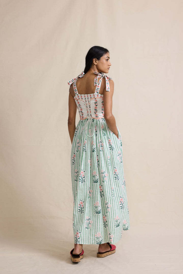 Maxikleid mit Raffung und Blumenmuster