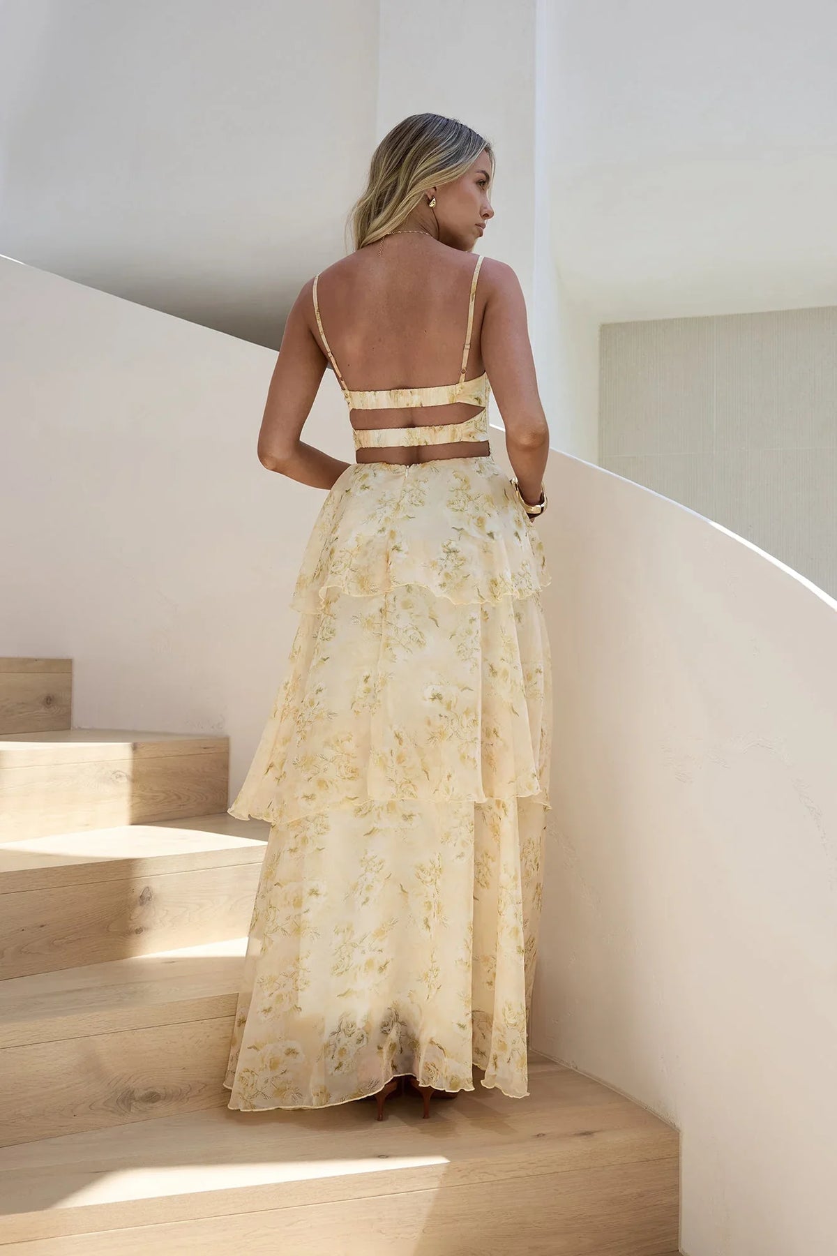 Shining – Maxikleid mit offenem Rücken und Volants