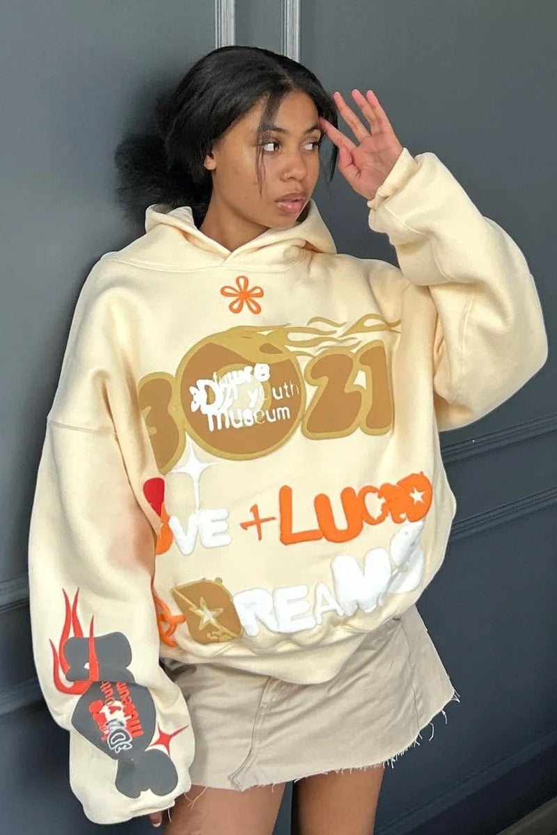 Locker geschnittener Hoodie mit Schriftprint in Beige