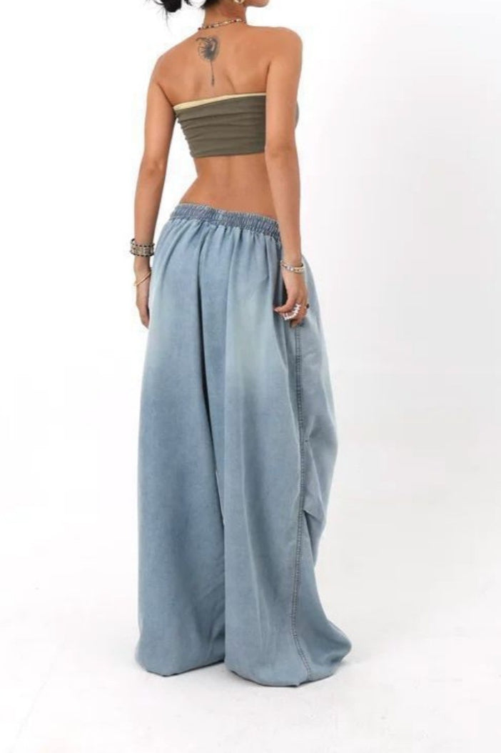 Locker geschnittene Jeans mit weitem Bein