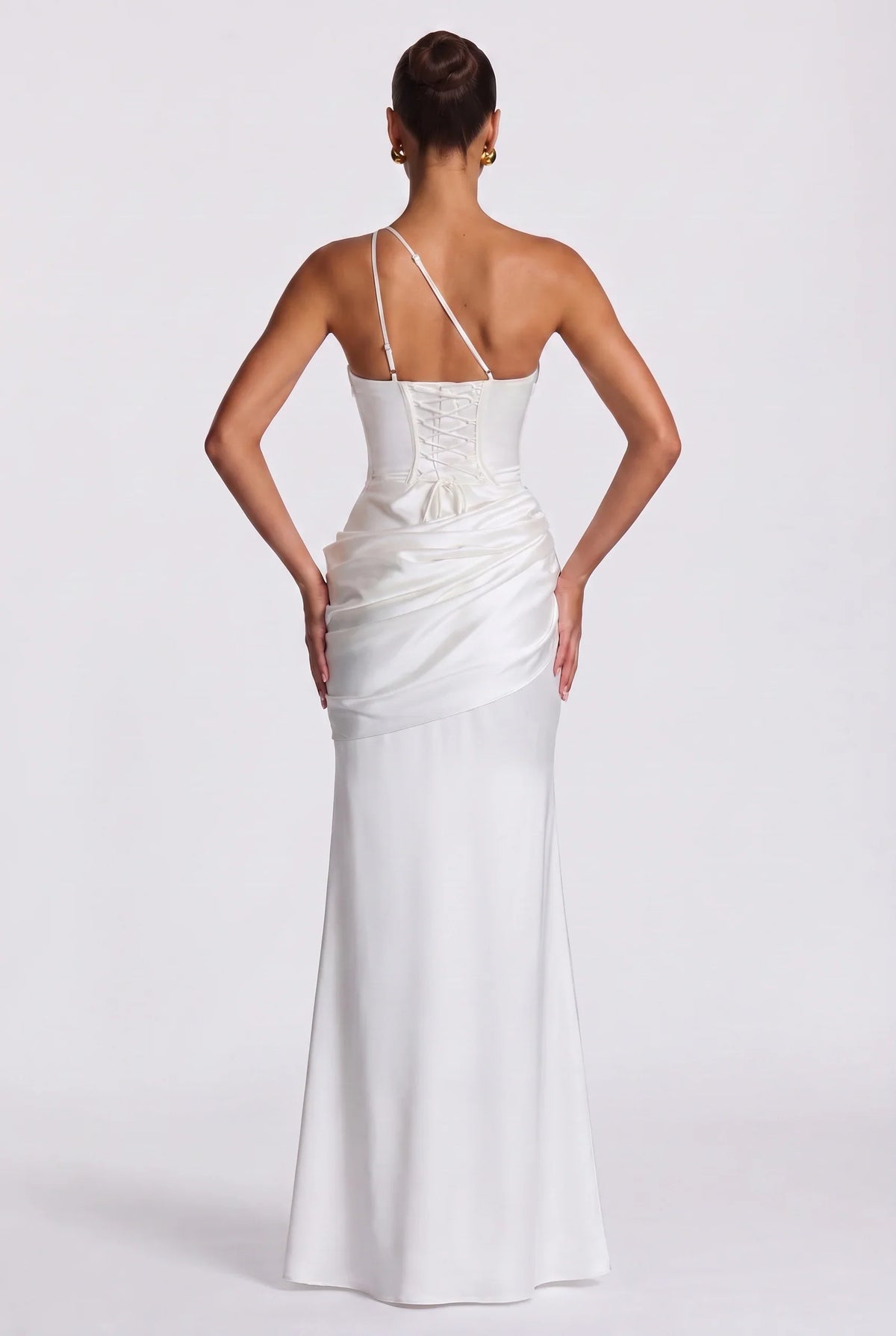 Twisted – Satin-Maxikleid mit Cut-outs