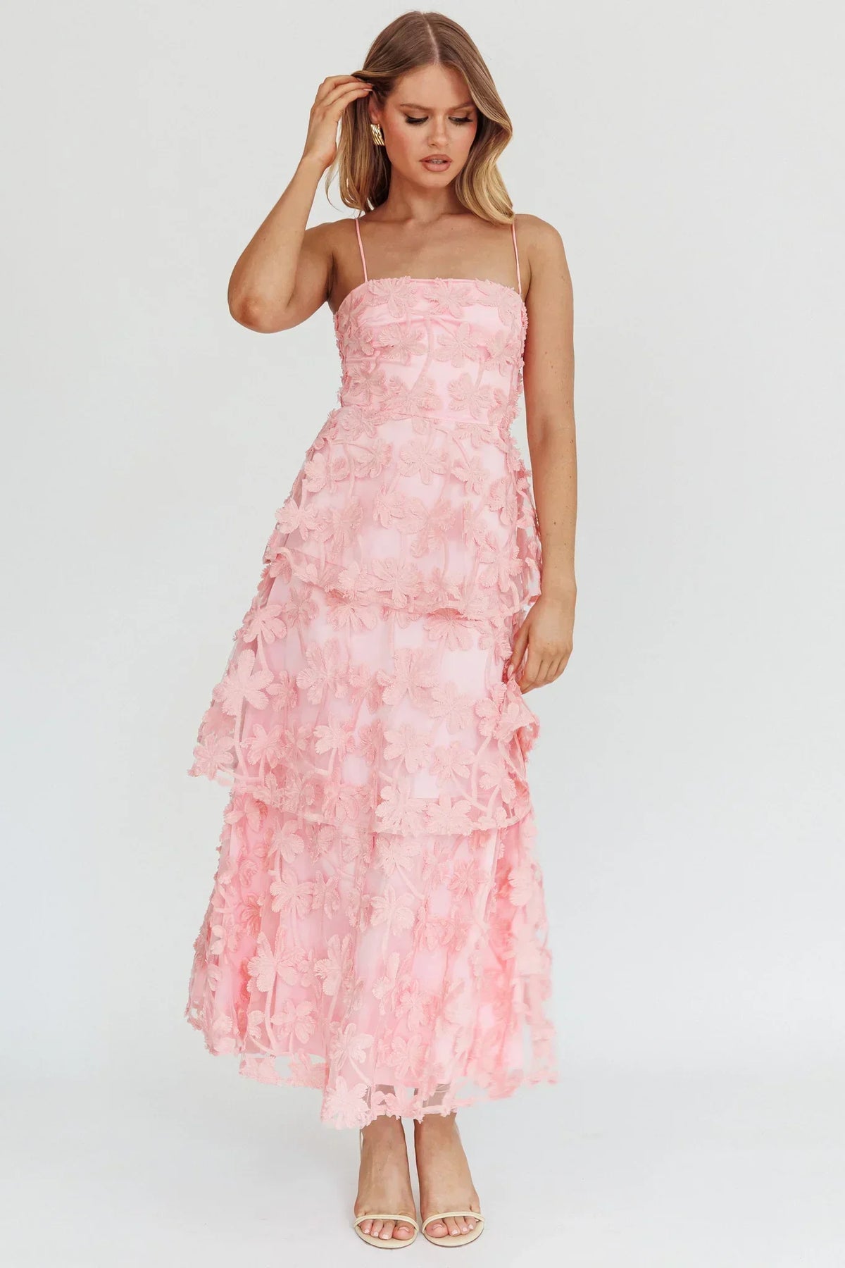 Dori – Spitzen-Maxikleid mit Rüschen und Volants