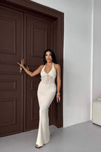 Rückenfreies Maxikleid mit Neckholder und Netzdetails