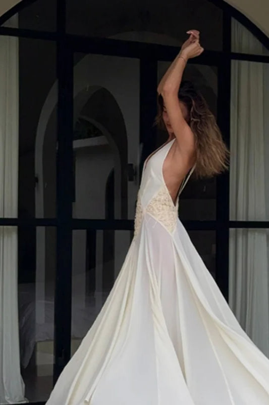 Rückenfreies Kleid mit V-Ausschnitt