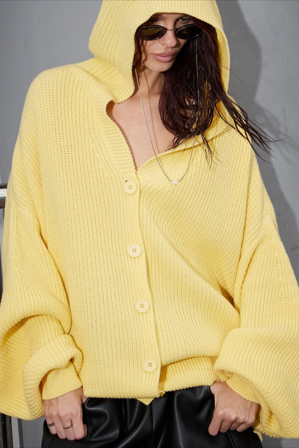 Hoodie mit Knopfdetails