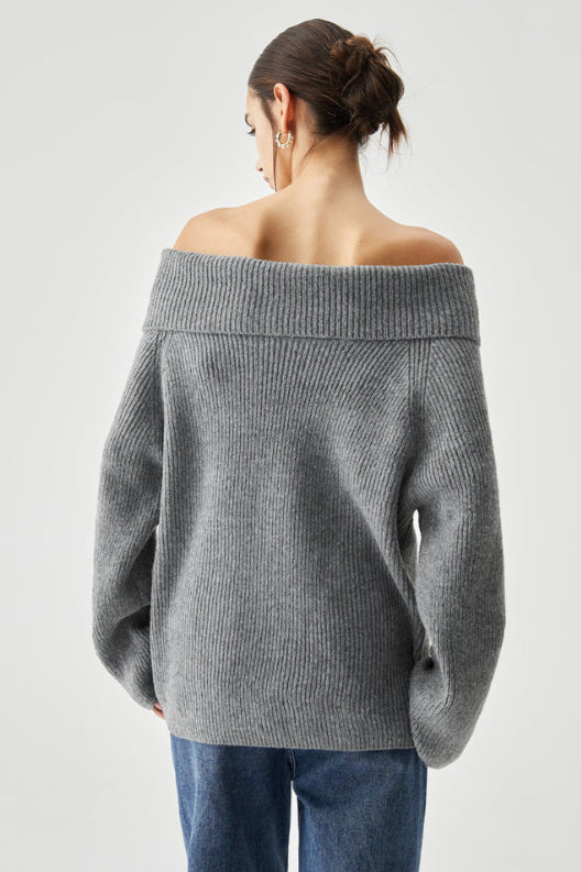 Schulterfreier Pullover mit Strickstruktur in Grau