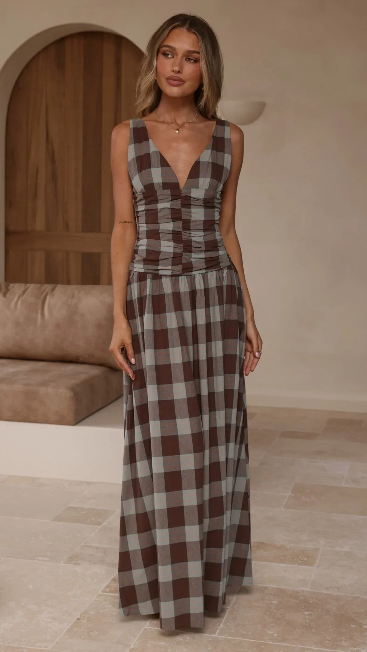 Damen Maxikleid mit Karomuster und V-Ausschnitt