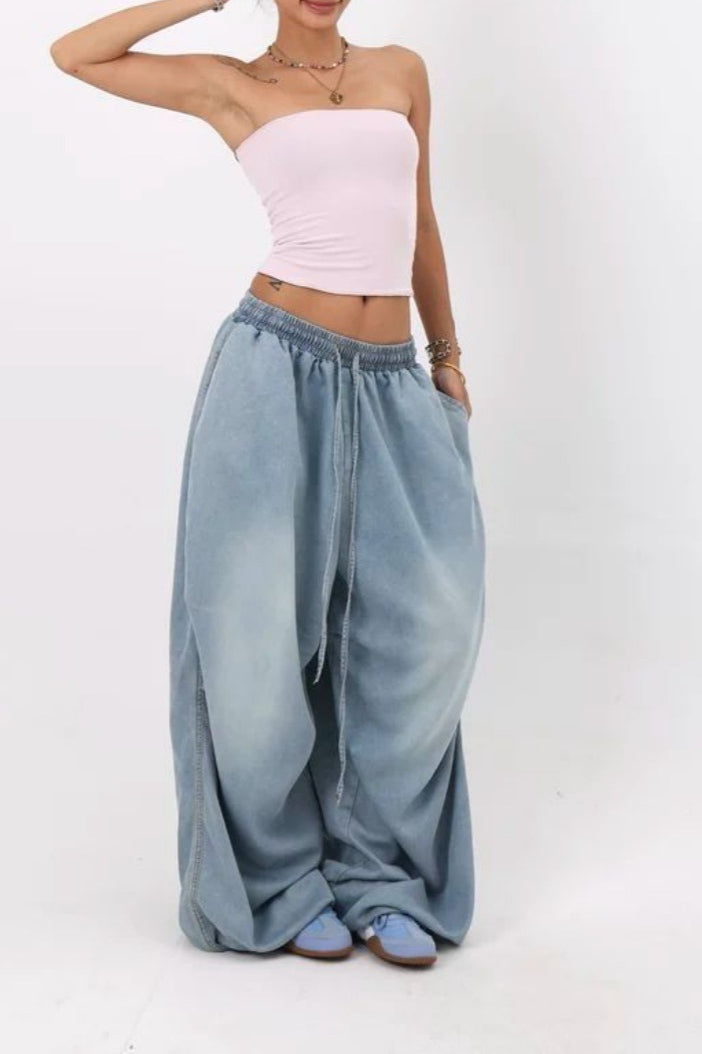 Locker geschnittene Jeans mit weitem Bein