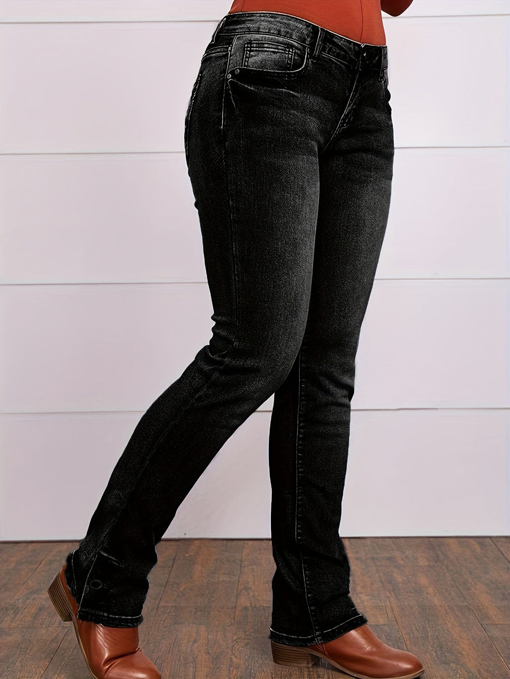Bootcut-Jeans mit aufgesetzten Taschen