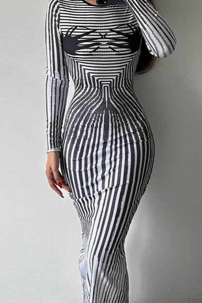 Maxikleid mit Rundhalsausschnitt und langen Ärmeln in Weiß
