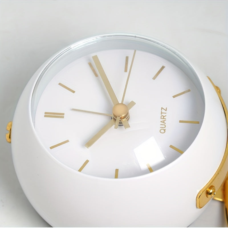 Nordic Silent Desk Clock: Leuchtende Zeiger & Metallrahmen