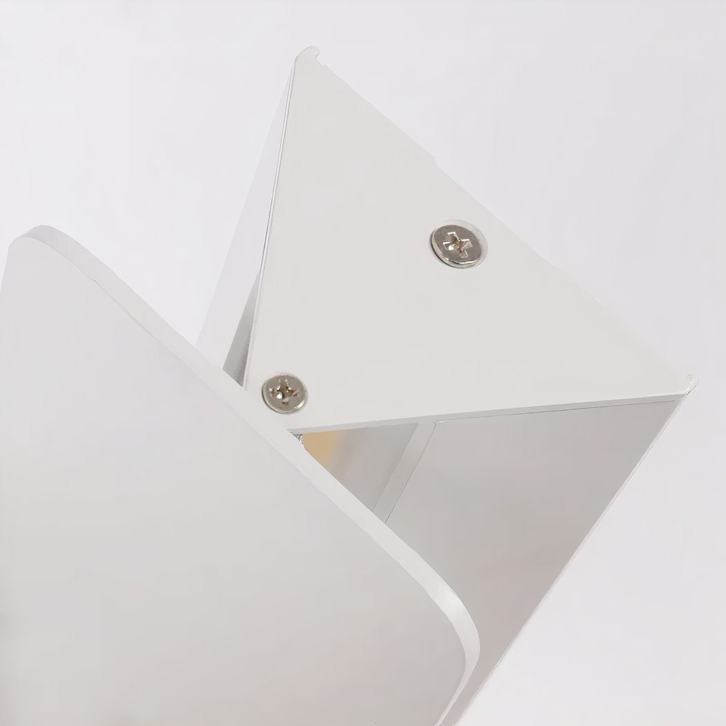 FlexiGlow Moderne Weiße Wandlampe: Verstellbare Klappe für Perfekte Lichtstreuung