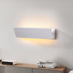 FlexiGlow Moderne Weiße Wandlampe: Verstellbare Klappe für Perfekte Lichtstreuung