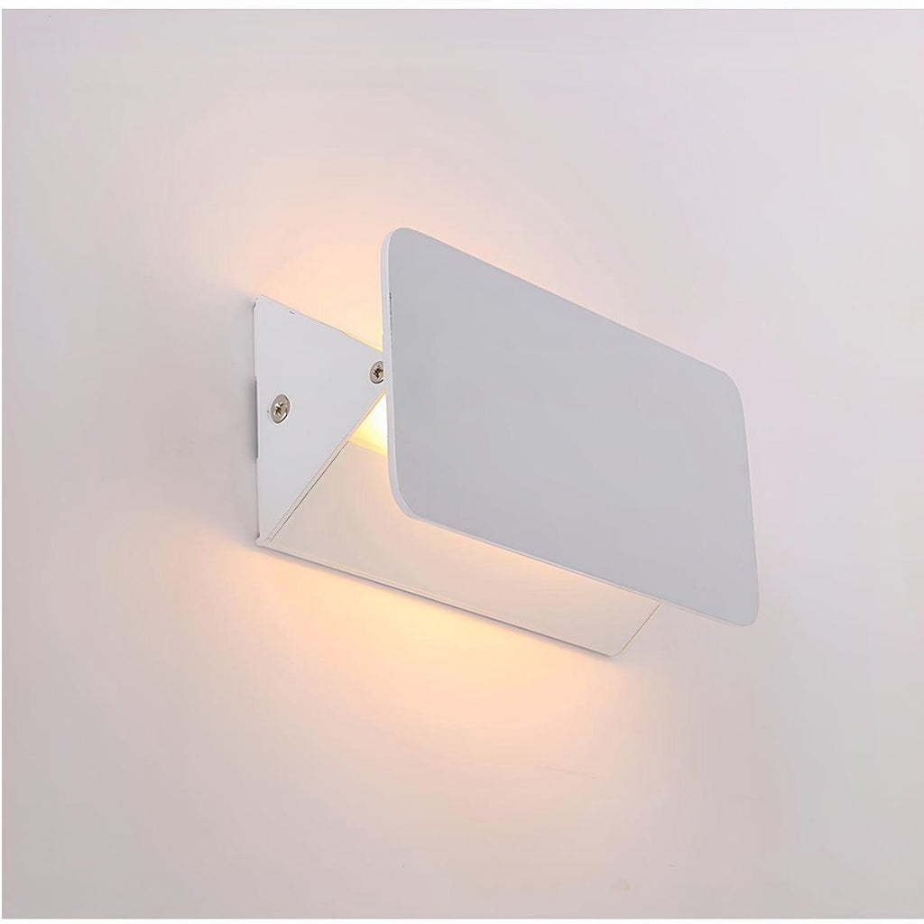 FlexiGlow Moderne Weiße Wandlampe: Verstellbare Klappe für Perfekte Lichtstreuung