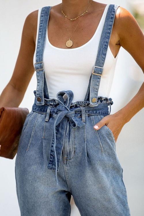 Jeans mit Gürtel