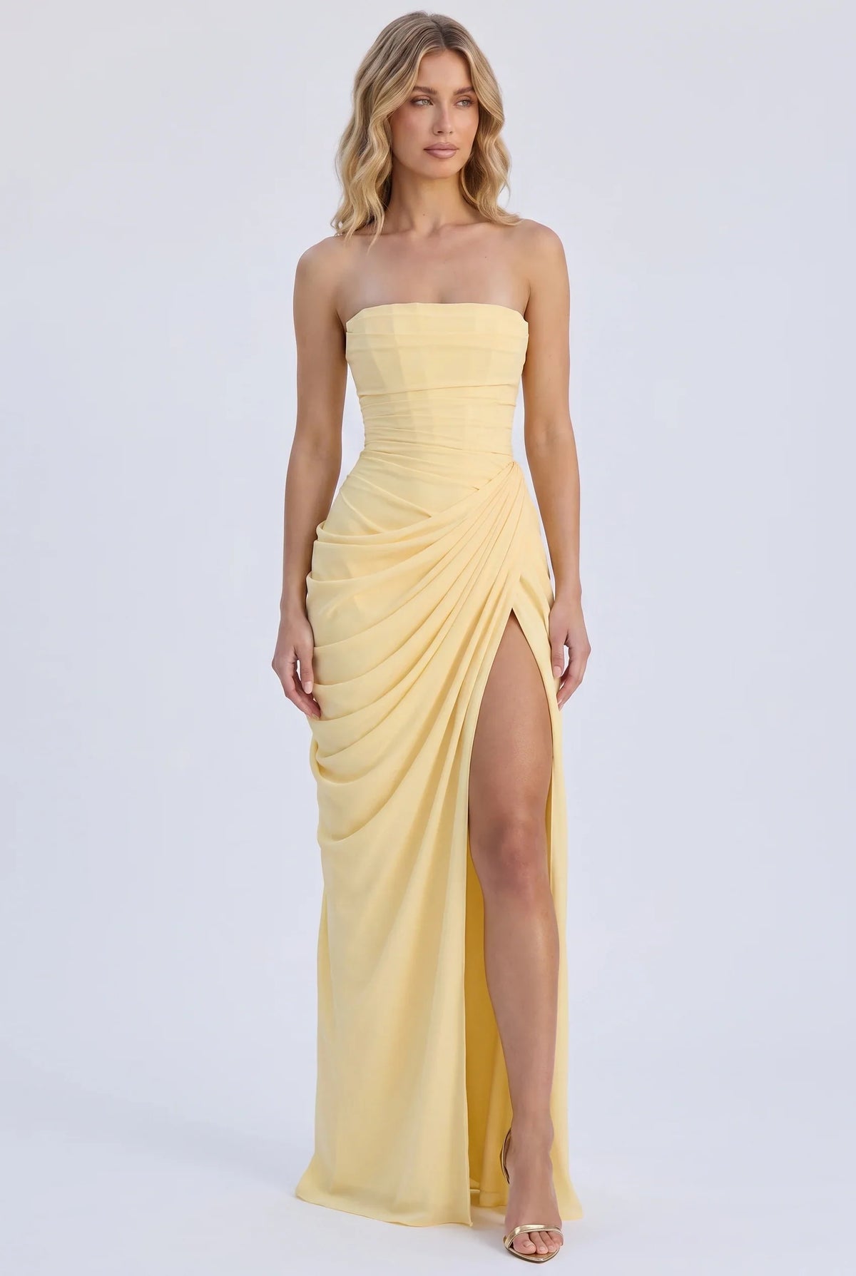 Splitted – Spitzen-Maxikleid mit Beinschlitz und Korsett-Schnürung