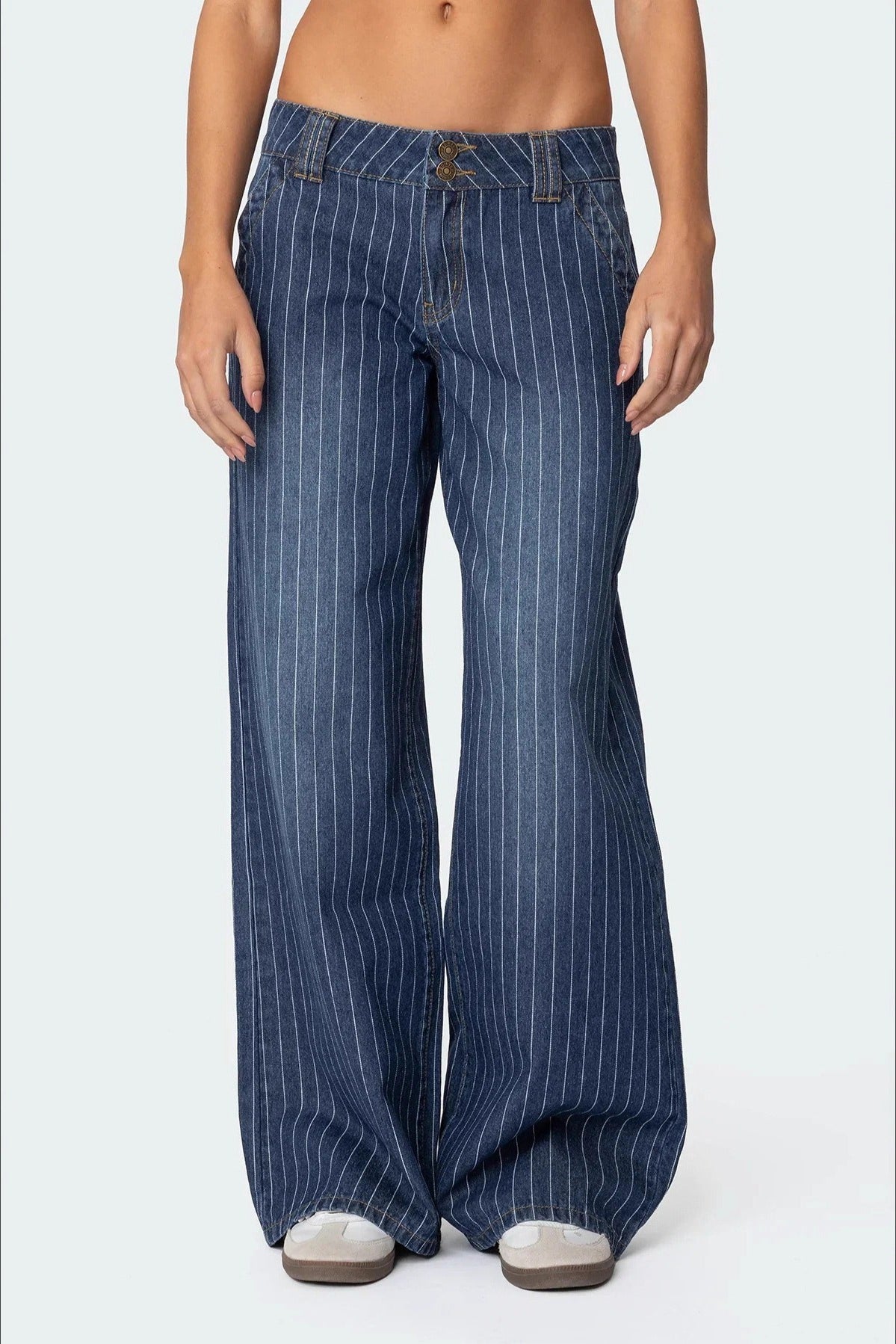 Jeans mit weitem Bein, niedriger Taille und Streifenmuster